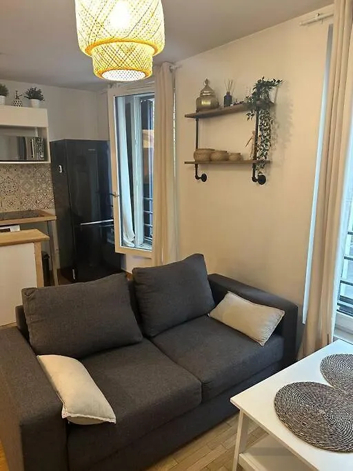 Joli Studio- Quartier Montmartre Paris Apartment
